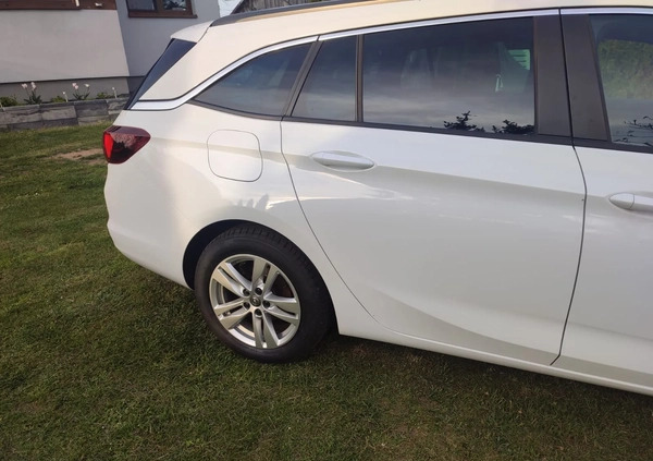 Opel Astra cena 41500 przebieg: 172000, rok produkcji 2018 z Kielce małe 742